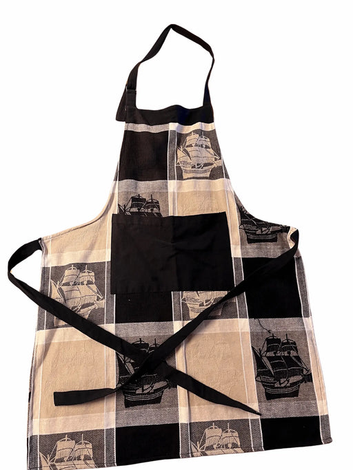 { Rutigt Retro Tygförkläde med ficka, Motiv: Piratskepp, 4 varianter { shop_name }} Grå & Vit Pryloasen