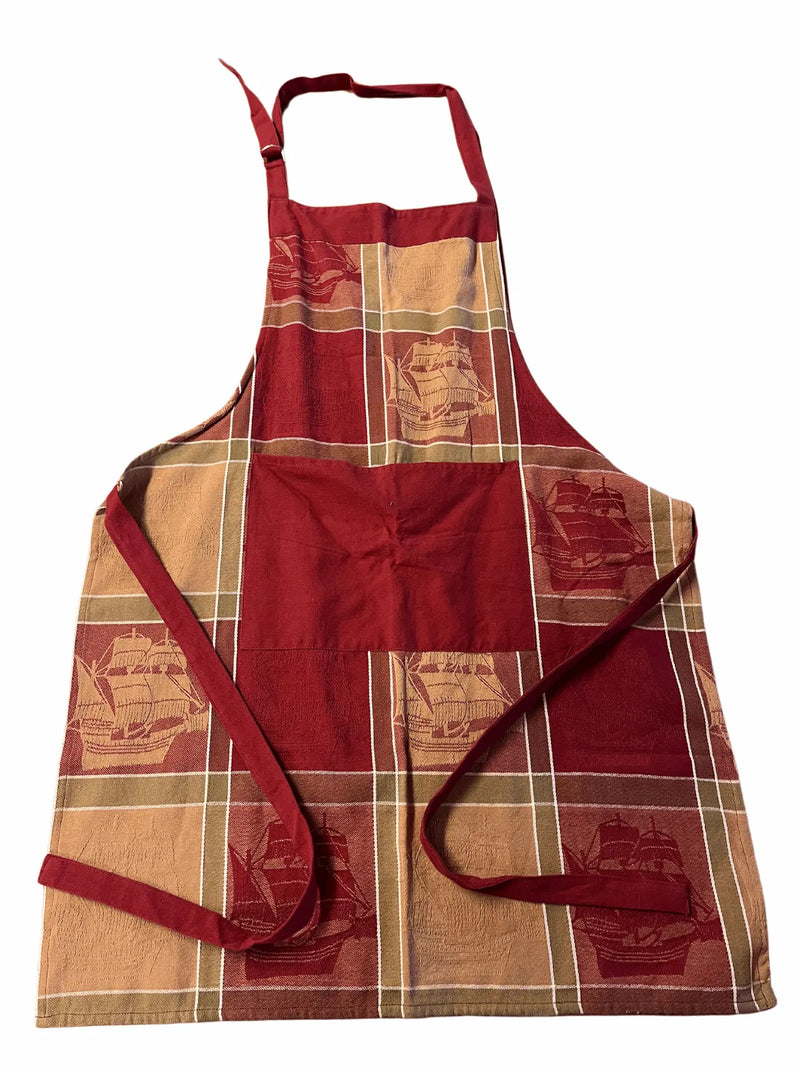 { Rutigt Retro Tygförkläde med ficka, Motiv: Piratskepp, 4 varianter { shop_name }} Röd & Gul Pryloasen